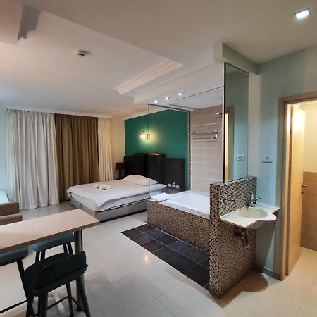 Marina Beach Hotel Тель-Авів Екстер'єр фото