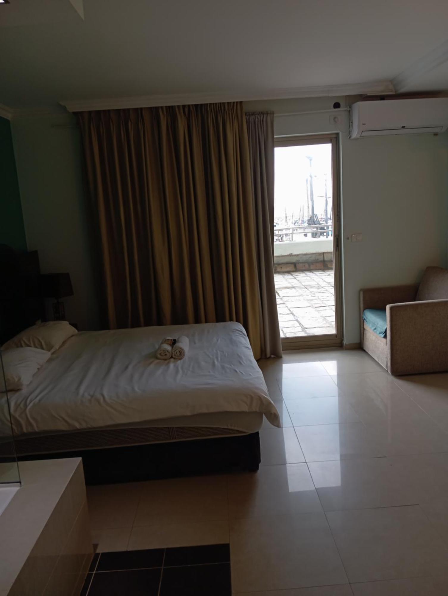 Marina Beach Hotel Тель-Авів Екстер'єр фото