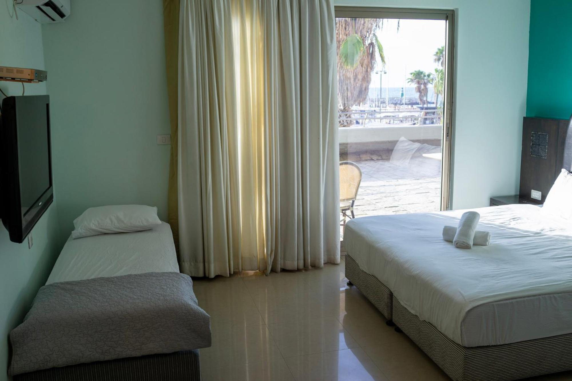 Marina Beach Hotel Тель-Авів Екстер'єр фото