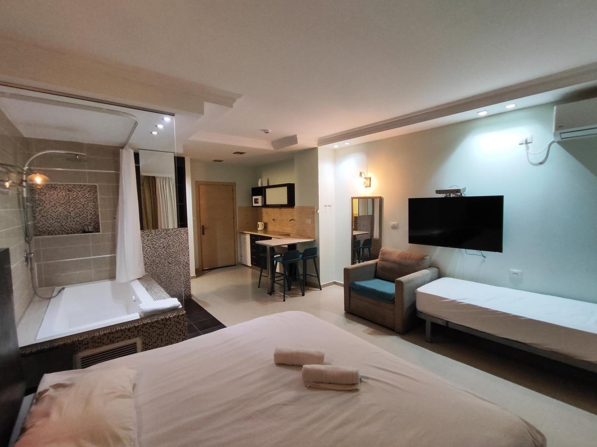 Marina Beach Hotel Тель-Авів Екстер'єр фото